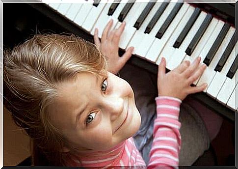 A little girl playing the piano.