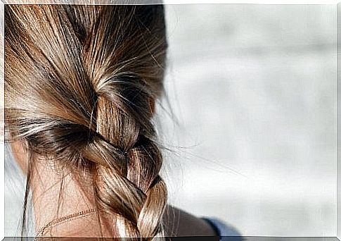 Simple hairstyles for women who don't have time