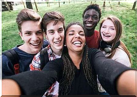 Selfie of a group of teenagers. 