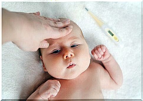 The famous cold compresses are effective in lowering the fever of babies.