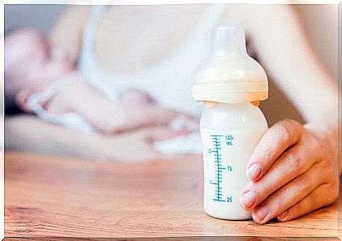 Tips for storing breast milk make it possible not to replace it with formula when the mother is not around.