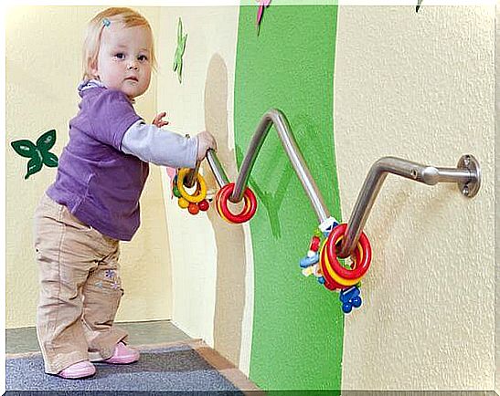 A child playing a psychomotor game