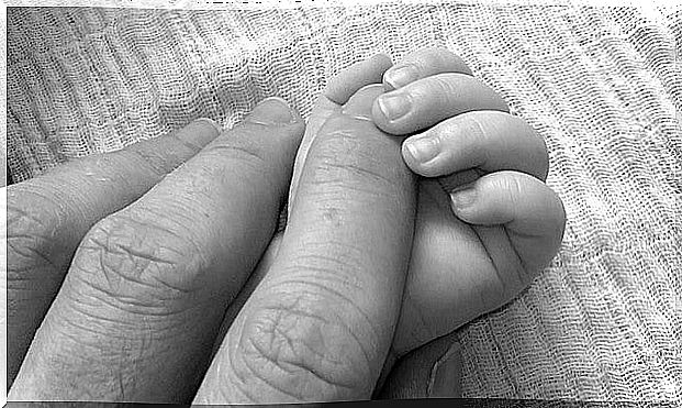 The father must participate in the care of the baby from birth, he has as many capacities as the woman